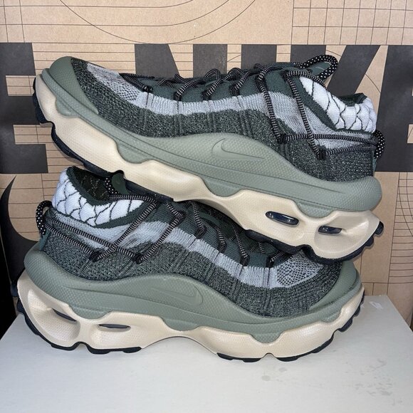 NEW Nike Air Max Flyknit Venture Vintage Green FD2110-300 Womens 11.5 Men 10 - Picture 1 of 7
